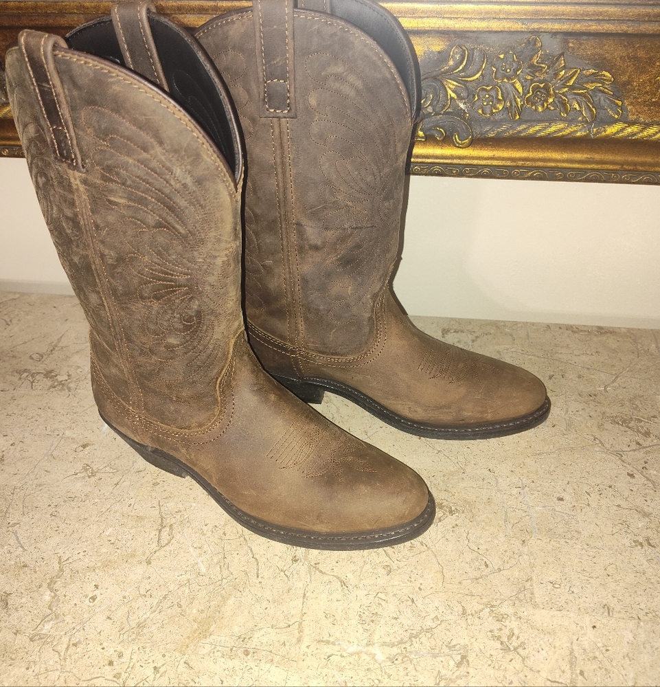 Masterson Dark Brown Nubuck Heeled Boots.